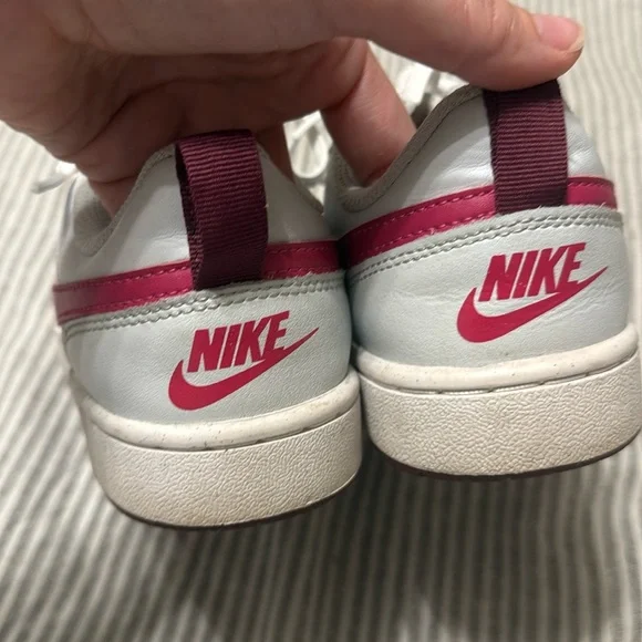 Nike Sneakers in White and Pink - Picture 4 of 5